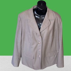 Talbots Blazer Suit jacket, size 16 lightweight Italian wool with 4 buttons.